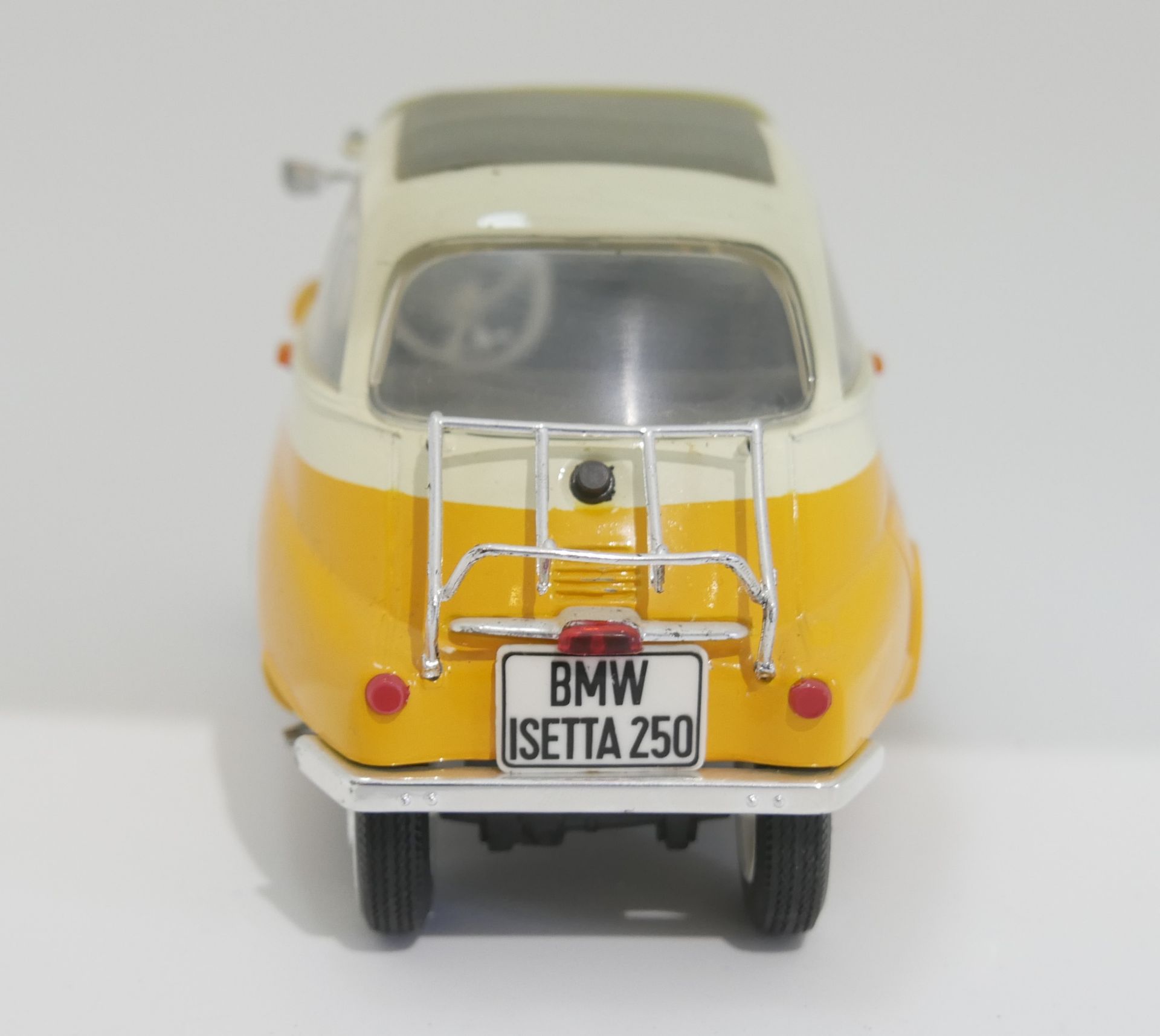 Aus Sammelauflösung! BMW Isetta 250, gelb, cremefarben. Modellauto. Maßstab 1:18, Tür zu öffnen. - Image 4 of 4