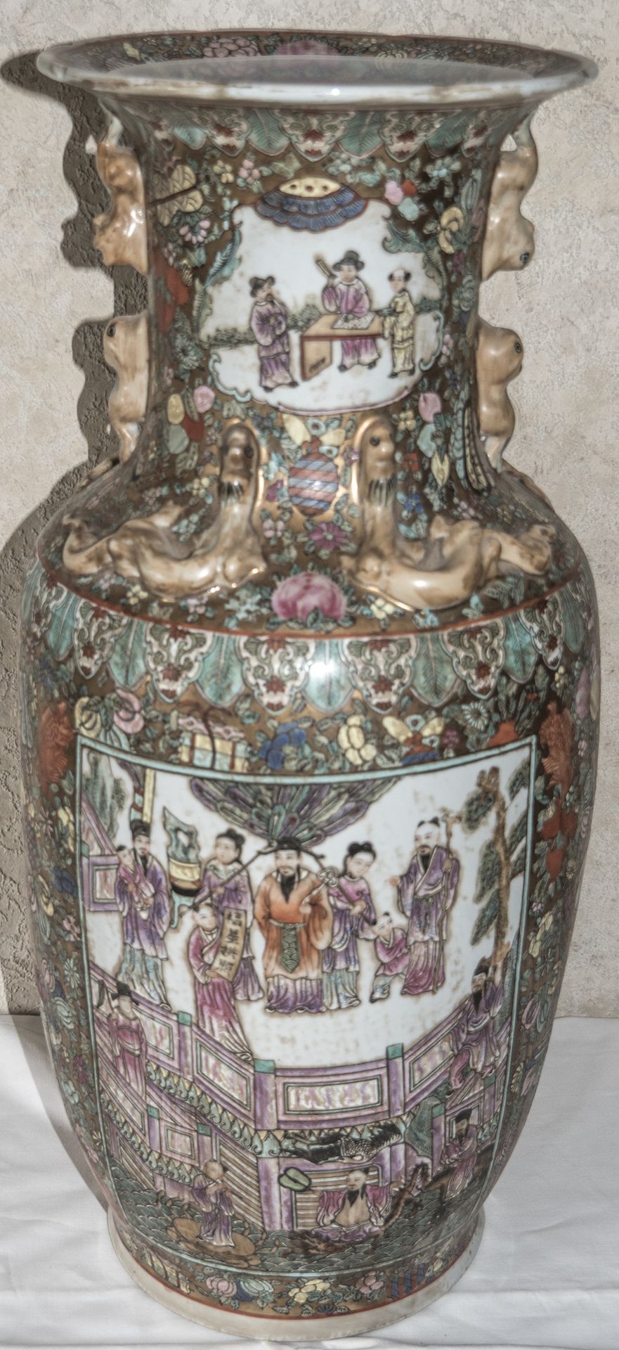 Chinesische Vase, Tao Kuang, um 1830. Palastszene. Höhe: ca. 63 cm. Nur Abholung !! - Bild 2 aus 3