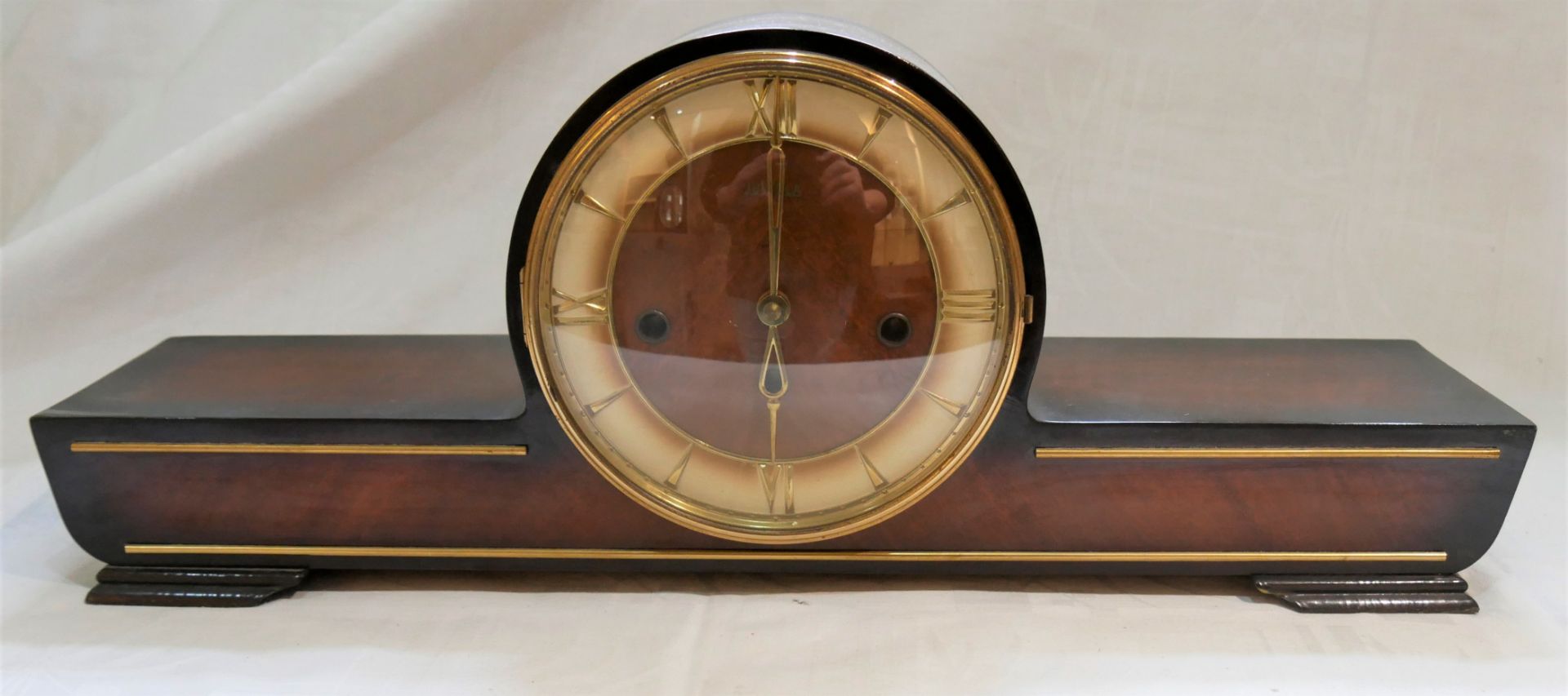 Kaminuhr / Tischuhr von Juwela mit Schlüssel. Länge ca. 54,5 cm, Höhe ca. 19,5 cm