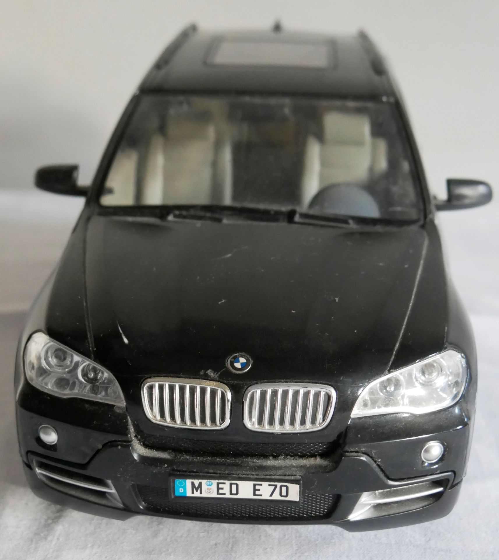 RC Rastar "BMW X5", Ferngesteuertes Auto. Maßstab: 1:14 Mit Gebrauchsspuren, Fernsteuerung fehlt. - Image 3 of 3