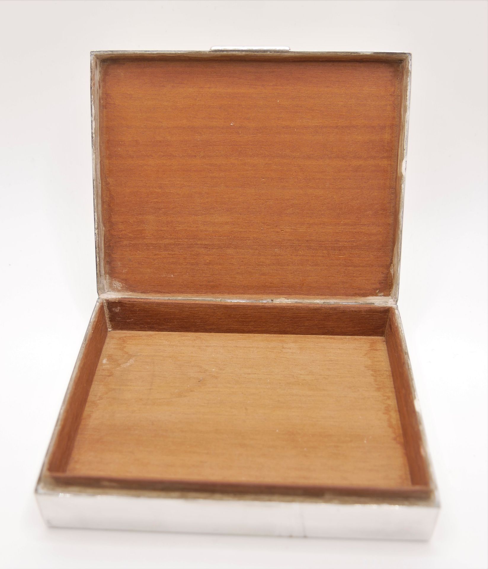 Holzdose mit Silber verkleidet, Silber 835er gepunzt. Höhe ca. 2,5 cm, Länge ca. 11,5 cm, Tiefe - Bild 3 aus 4