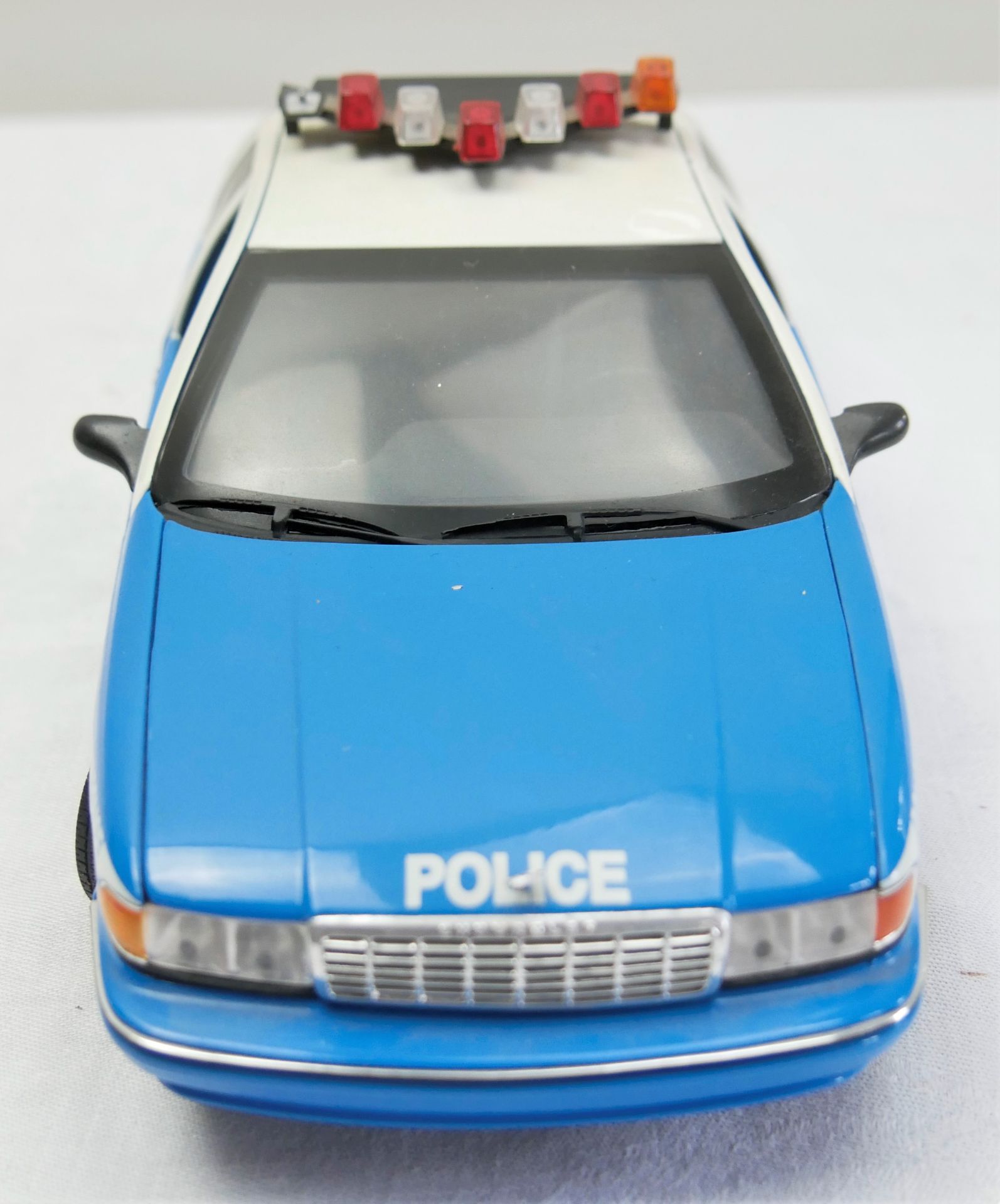 Aus Sammelauflösung! Chevrolet Caprice, "NYPD Police" blau, weiß, Modellauto UT Models. Maßstab 1: - Image 2 of 3