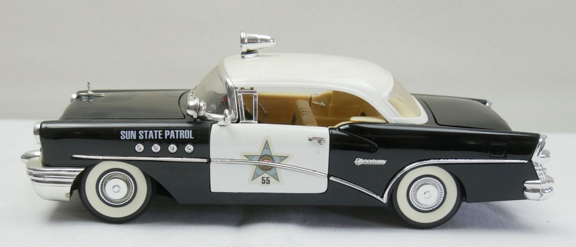 Aus Sammelauflösung! Buick Century 1955, "Sun State Patrol" schwarz metallic, weiß, Modellauto Mira.