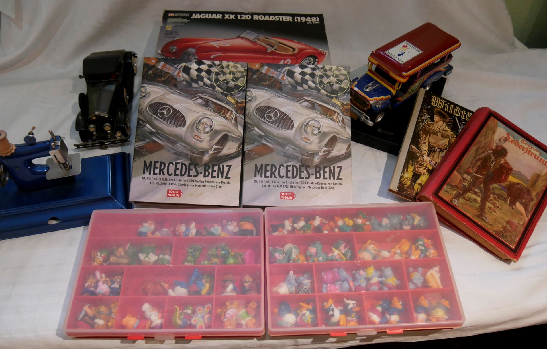 schönes Lot Spielzeug + Modellautos dabei 2x Mercedes Edition etc. Bitte besichtigen