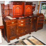 AN EARLY 20TH CENTURY MAHOGANY SIDEBOARD OF LARGE PROPORTIONS, THE GALLERIED TOP WITH TWO RELIEF