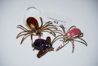 THREE DECORATIVE BROOCHES COMPRISING TWO SPIDER BROOCHES AND A BEETLE BROOCH.