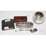 SMALL COLLECTION OF SILVER TO INCLUDE BIRMINGHAM SILVER MOUNTED CLEAR GLASS SPHERE-SHAPED VESTA