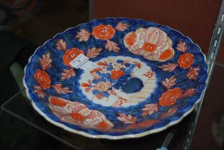 LATE 19TH/ EARLY 20TH CENTURY JAPANESE IMARI OVAL DISH DECORATED WITH URN ISSUING PEONY.