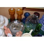 GROUP OF MIXED GLASSWARE INCLUDING A SET OF EIGHT GLASS DESSERT PLATES DECORATED WITH LEAVES, A PAIR