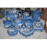 GROUP OF WEDGWOOD JASPER WARE ITEMS INCLUDING A BLACK AND WHITE LIDDED CLASSICAL URN, TOGETHER