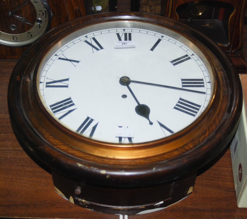 A 20TH CENTURY DIAL CLOCK OF CIRCULAR FORM WITH 11 INCH WHITE ENAMEL DIAL WITH BLACK ROMAN NUMERALS,
