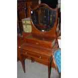 EDWARDIAN MAHOGANY AND SATINWOOD BANDED MIRROR-BACK DRESSING TABLE, WITH SHIELD-SHAPED BEVELLED