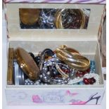 BOX OF ASSORTED COSTUME JEWELLERY TO INCLUDE ART DECO STYLED EIGHT DAY WATCH MOVEMENT, POWDER