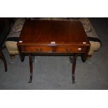 A 20TH CENTURY MAHOGANY SUTHERLAND TABLE, THE TOP AND TWO DROP LEAVES WITH EBONY STRINGING, THE BODY