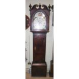 AN EARLY 19TH CENTURY SCOTTISH OAK LONGCASE CLOCK, THE HOOD WITH BROKEN SWAN NECK PEDIMENT WITH