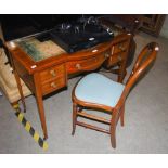 AN EARLY 20TH CENTURY MAHOGANY SERPENTINE BOWFRONT LADIES WRITING DESK WITH CENTRAL DRAWER FLANKED