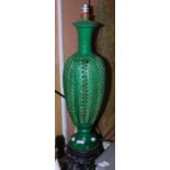 LARGE 20TH CENTURY PIERCED CERAMIC TABLE LAMP GLAZED IN EMERALD GREEN ON A BLACK STAND, 83CM HIGH.