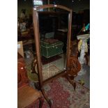 AN EARLY 20TH CENTURY MAHOGANY CHEVAL MIRROR OF RECTANGULAR FORM SUPPORTED ON TWO PAIRS OF CURVED