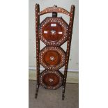 EARLY 20TH CENTURY ANGLO-INDIAN TEAK AND BONE INLAID FOLDING THREE-TIER CAKE RACK, THE PLATES OF