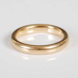 An early 20th century yellow gold band, hallmarked 18ct, Size K