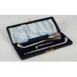 A George V novelty silver mounted button hook and shoehorn set of Golfing interest, Birmingham,