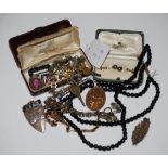COLLECTION OF ASSORTED COSTUME JEWELLERY TO INCLUDE SIMULATED JET NECKLACE, WHITE METAL NECKLACE,