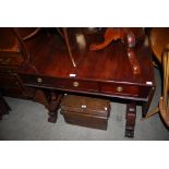 A 19TH CENTURY MAHOGANY DROP-LEAF SUTHERLAND / SOFA TABLE.