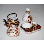 SMALL COLLECTION OF ROYAL CROWN DERBY IMARI PATTERN PORCELAIN TO INCLUDE KETTLE, SAUCER, SUGAR,