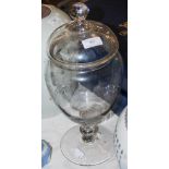 A LATE 19TH / EARLY 20TH CENTURY CONFECTIONERS GLASS JAR AND COVER.