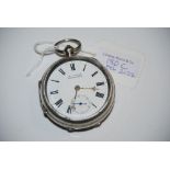 AN EARLY 20TH CENTURY ENGLISH SILVER POCKET WATCH, THE WHITE ENAMEL DIAL WITH BLACK ROMAN NUMERALS