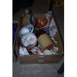 BOX OF ASSORTED HOUSEHOLD CERAMICS.