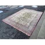 AN EARLY 20TH CENTURY PERSIAN CARPET, THE EAU DE NIL GROUND DECORATED WITH ALL OVER DESIGN OF