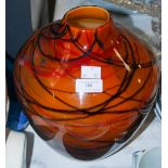 A 20TH CENTURY AMBER COLOURED GLASS VASE WITH ORANGE AND BROWN STRIPED DETAIL.