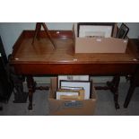 VICTORIAN MAHOGANY WASHSTAND ON BALUSTER TURNED SUPPORTS, FOUR DOWNSWEPT LEGS RESTING ON WHITE