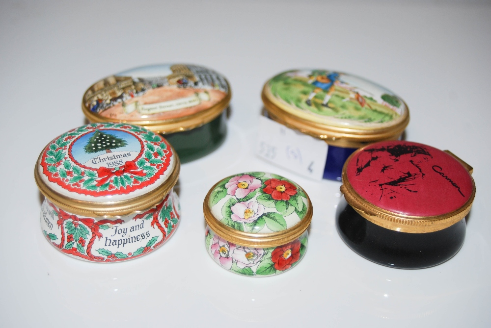 FOUR ASSORTED VINTAGE HALCYON DAY ENAMEL BOXES, AND ANOTHER ENAMEL BOX PRESENTED ON THE OCCASION