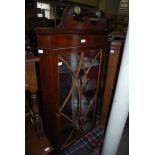 A 19TH CENTURY MAHOGANY AND BOXWOOD LINED HANGING CORNER UNIT WITH BROKEN SCROLL PEDIMENT,