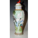 CHINESE PORCELAIN FAMILLE ROSE VASE AND COVER DECORATED WITH FIGURES IN A GARDEN, EARLY 20TH