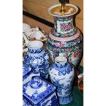 THREE 20TH CENTURY CHINESE STYLE CERAMIC TABLE LAMPS, INCLUDING TWO BLUE AND WHITE EXAMPLES AND A