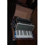 VINTAGE FRANCESCO MODELLO TWELVE-KEY ACCORDION IN ORIGINAL CASE.