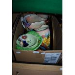 BOX OF ASSORTED COPPER AND BRASS WARE, TOGETHER WITH ASSORTED DECORATIVE HOUSEHOLD CERAMICS.