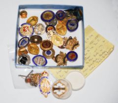 FOOTBALL INTEREST, A COLLECTION OF EARLY 20TH CENTURY SCOTTISH FOOTBALL MEDALS AND BADGES TO INCLUDE