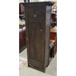 AN EARLY 20TH CENTURY OAK HALL CABINET, OF TALL SLENDER PROPORTIONS WITH ART NOUVEAU CARVING TO