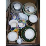 BOX - ASSORTED HOUSEHOLD CERAMICS TO INCLUDE GREEN AND GILT EDGED COFFEE CUPS AND SAUCERS