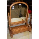 A VICTORIAN MAHOGANY DRESSING TABLE MIRROR WITH ARCHED MIRROR PLATE ON RECTANGULAR BASE WITH
