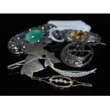 COLLECTION OF SIX ASSORTED BROOCHES TO INCLUDE CIRCULAR WHITE METAL ARTS AND CRAFTS STYLE GALLEON