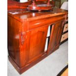 A VICTORIAN MAHOGANY CHIFFIONIER WITH BLIND FRIEZE DRAWER OVER TWO CUPBOARD DOORS