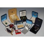 COLLECTION OF ASSORTED BOXED JEWELLERY TO INCLUDE PENDANTS, CHAINS, EARRINGS, BROOCHES, AND