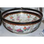 *SAMSON PORCELAIN BOWL IN THE CHINESE FAMILLE ROSE ARMORIAL STYLE.