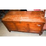 LATE 19TH/ EARLY 20TH CENTURY OAK COFFER WITH HINGED RECTANGULAR COVER AND TRIPLE PANELLED FRONT