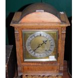 LATE 19TH/ EARLY 20TH CENTURY MANTEL CLOCK WITH ROMAN NUMERAL DIAL AND TWIN TRAIN MOVEMENT